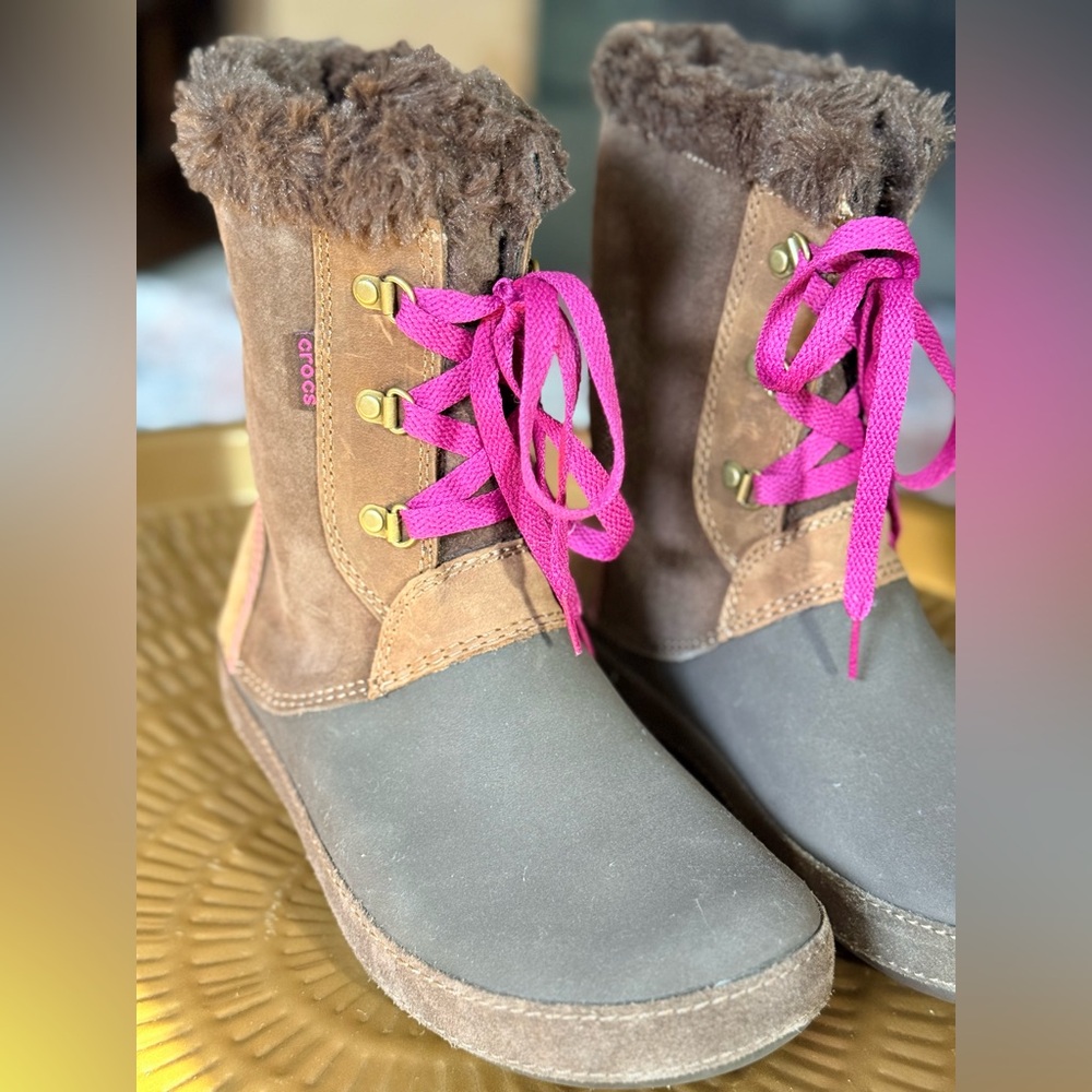 CROCS Women's Brown and Pink Winter Boots 9W like new - Picture 3 of 5